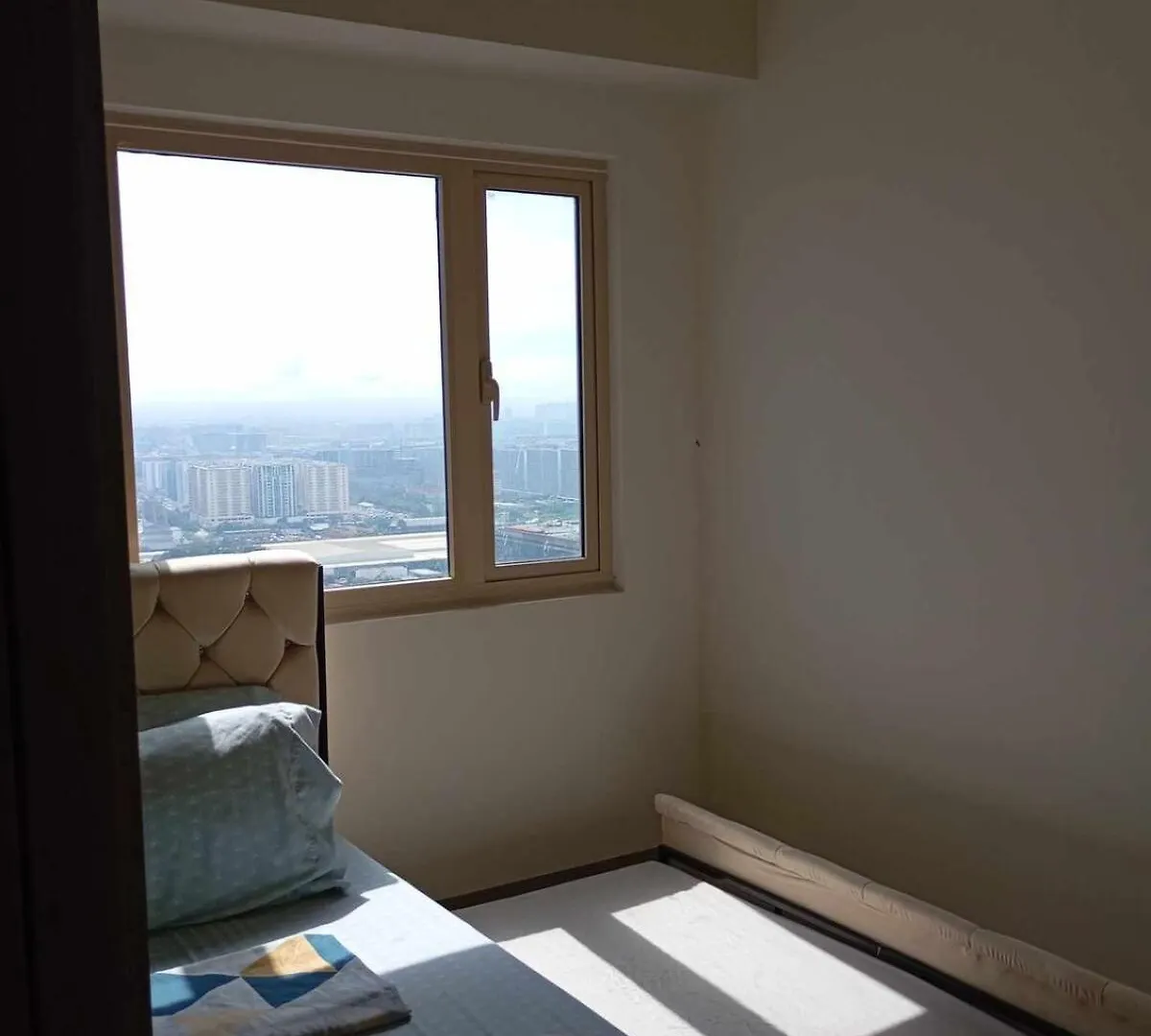 Condo Next Door Manila Daire